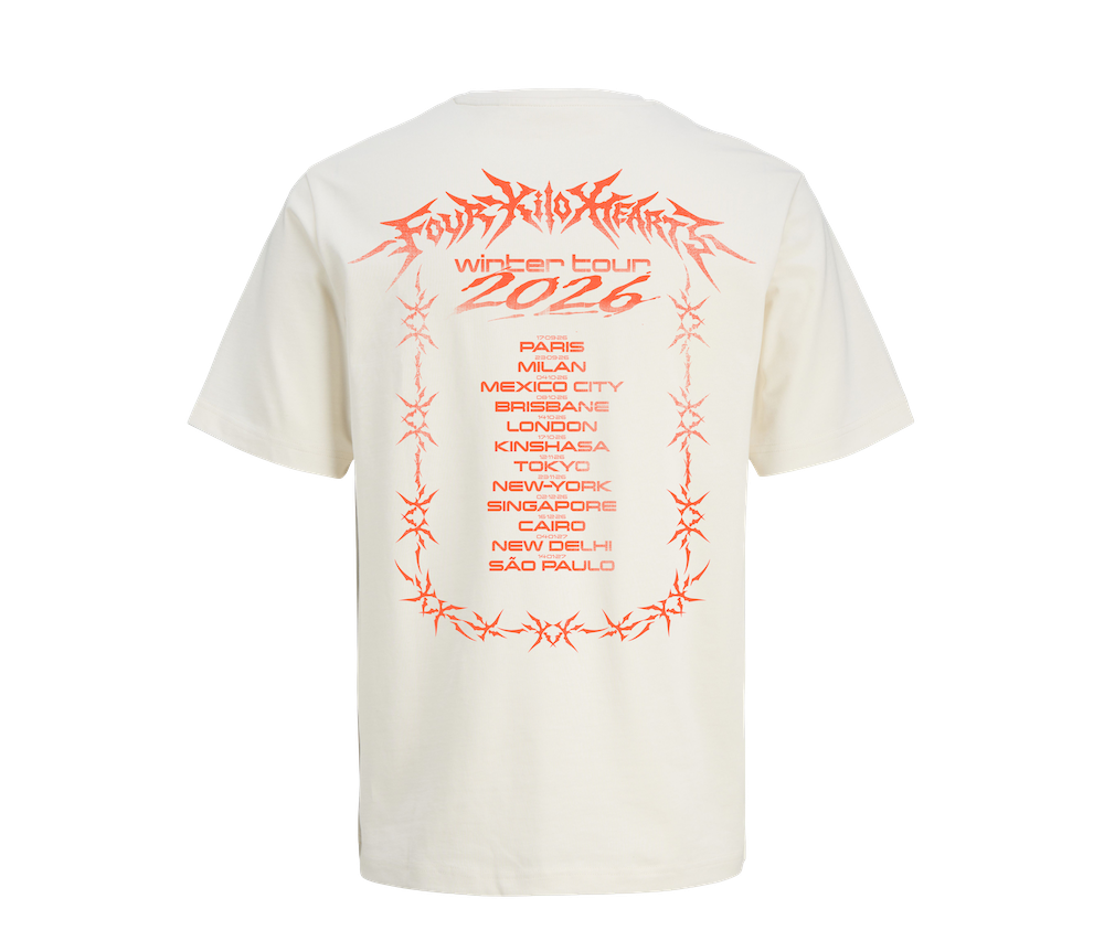 T-shirt écru “Winter Tour 2026” – Four Kilo Hearts